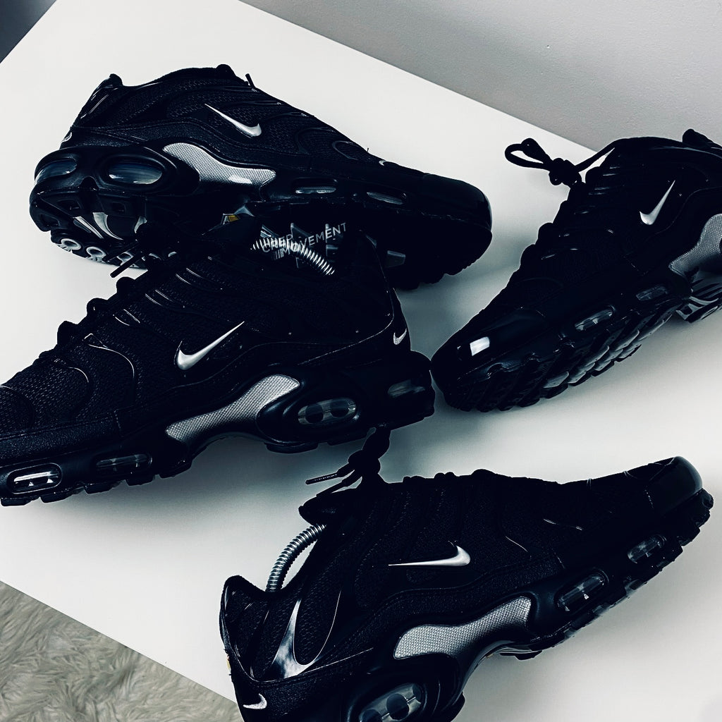 Nike Tracksuit + AirMax Sneakers