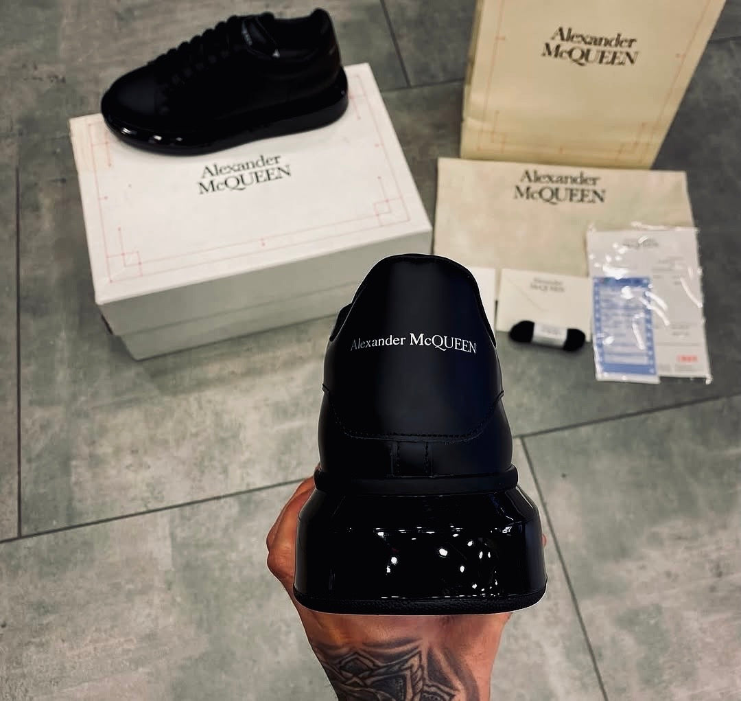 Alexander McQueen Monochromatic