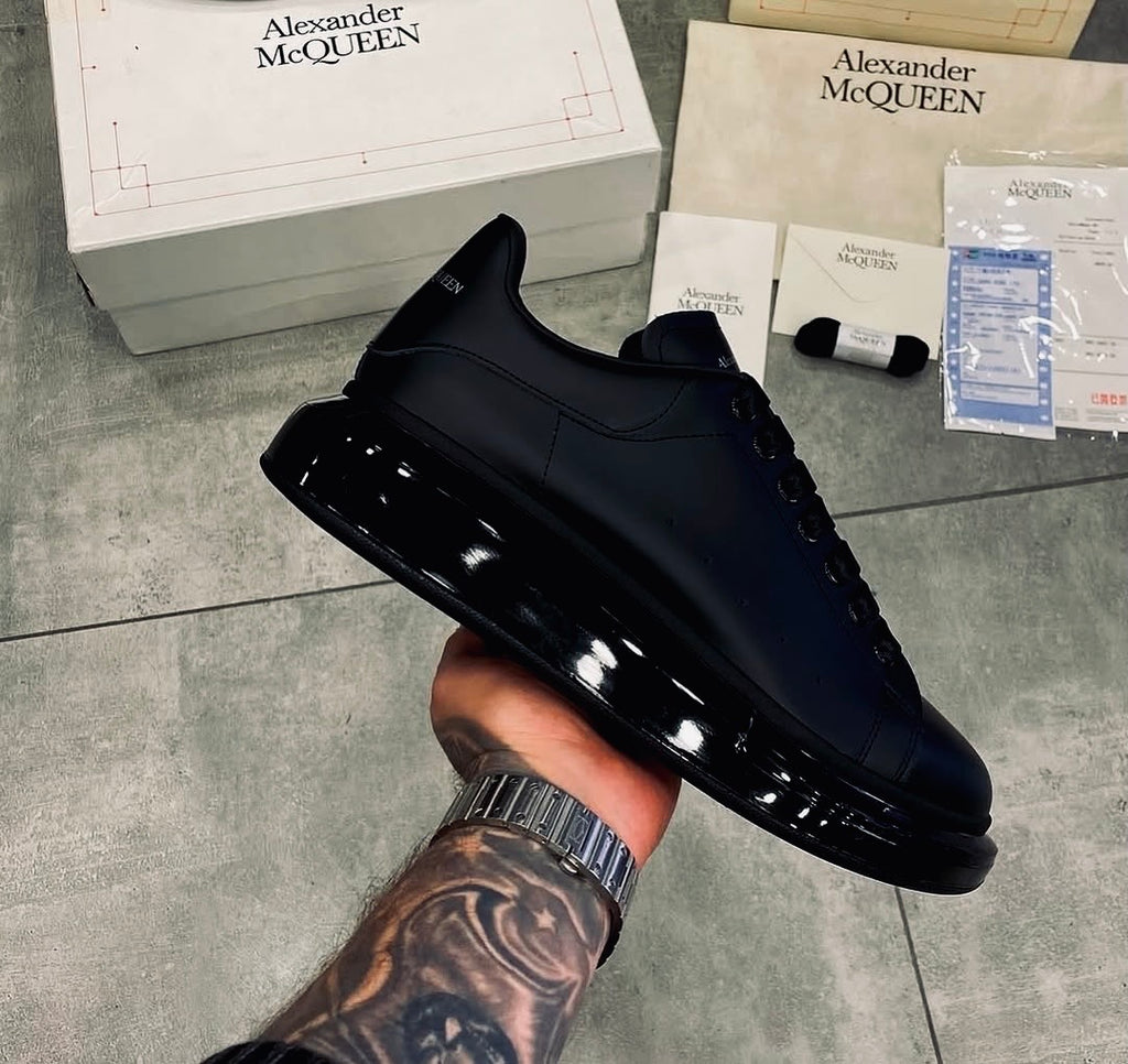 Alexander McQueen Monochromatic