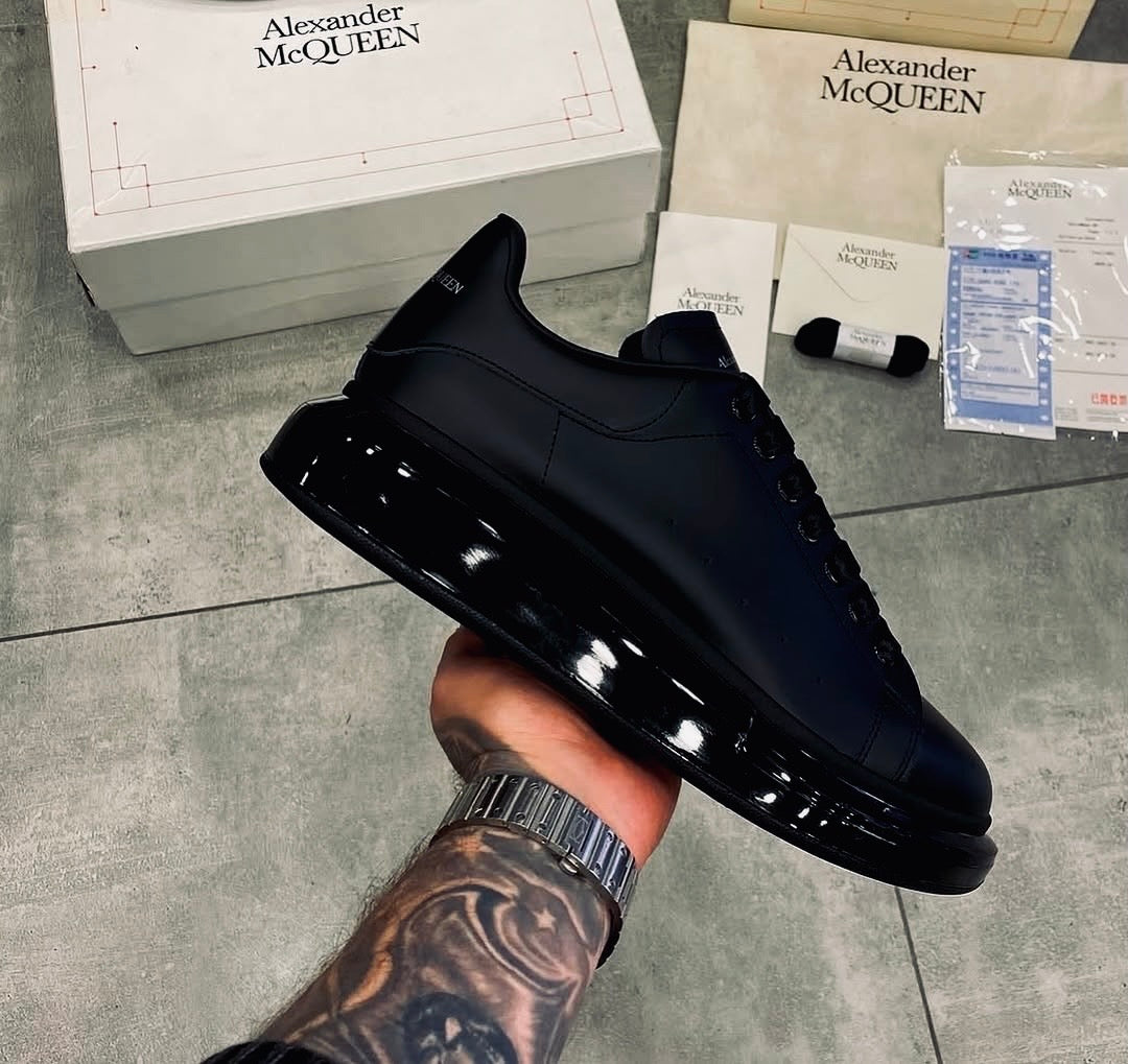 Alexander McQueen Monochromatic