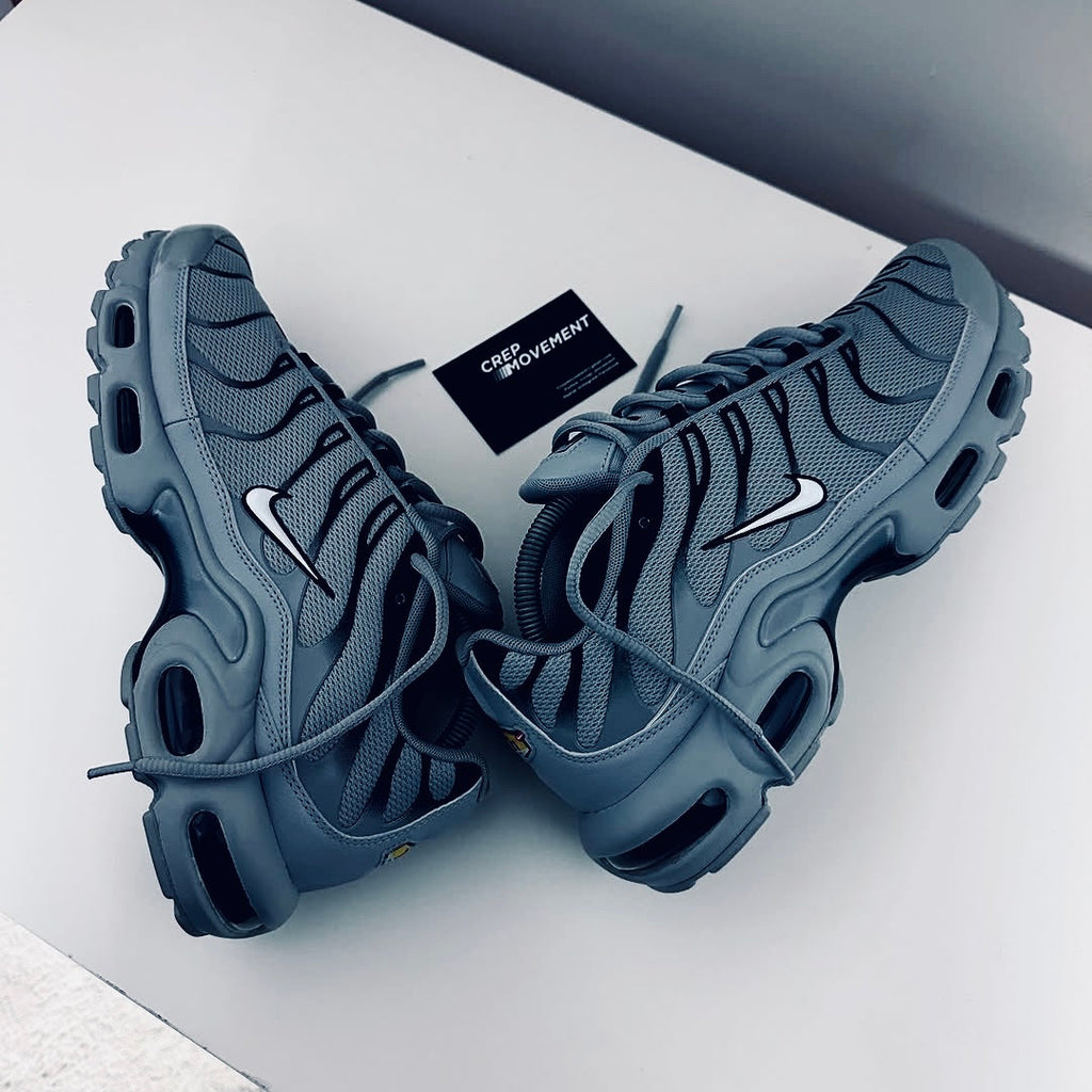 Nike Tracksuit + AirMax Sneakers