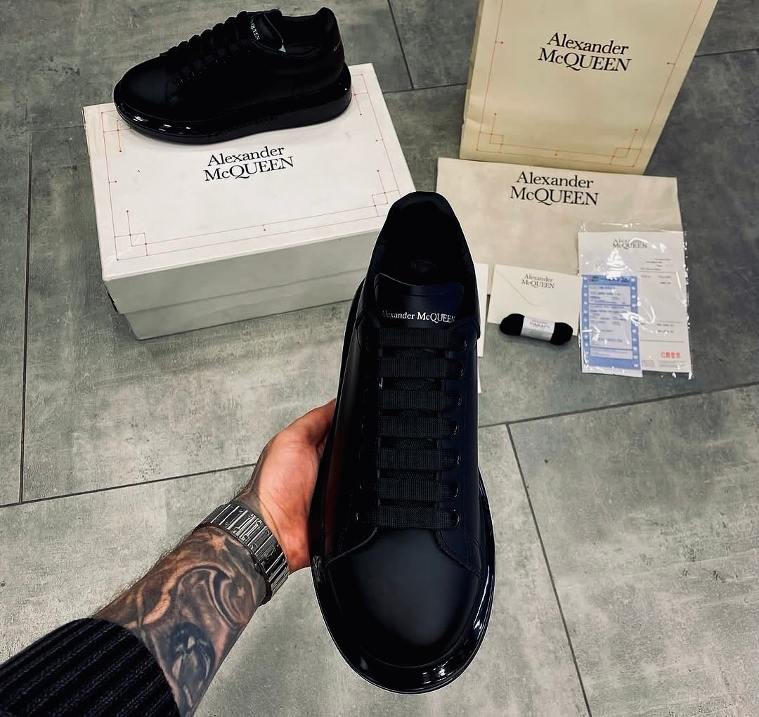 Alexander McQueen Monochromatic