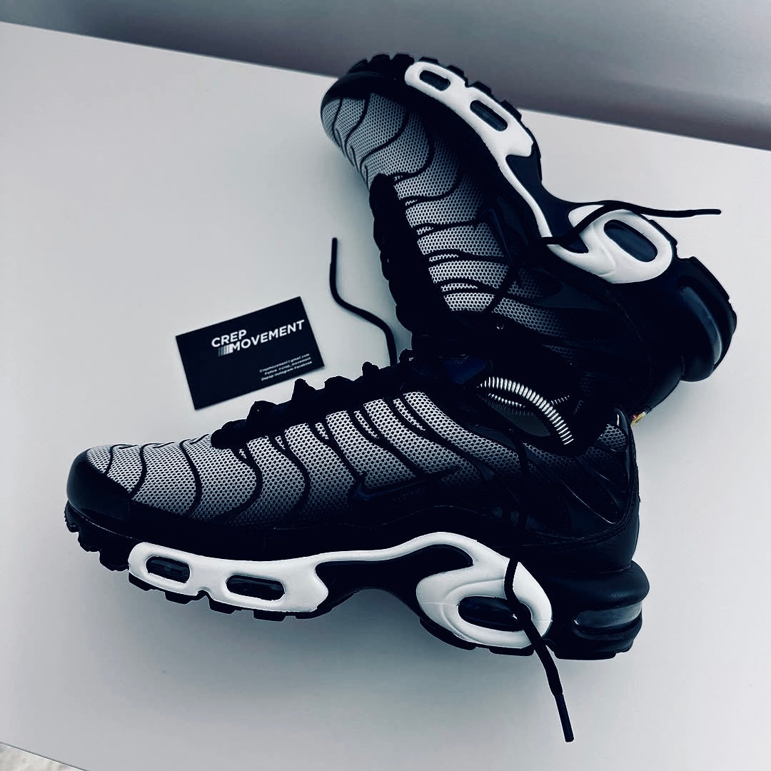 Nike Tracksuit + AirMax Sneakers
